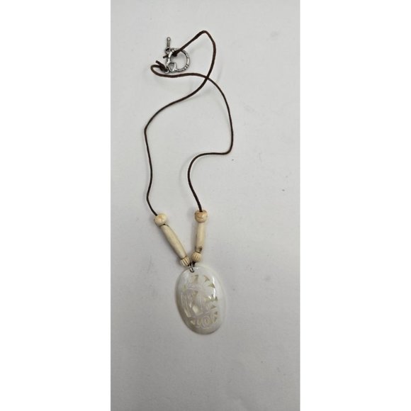 2 conch necklaces, one beach scene, one flower - Picture 3 of 3